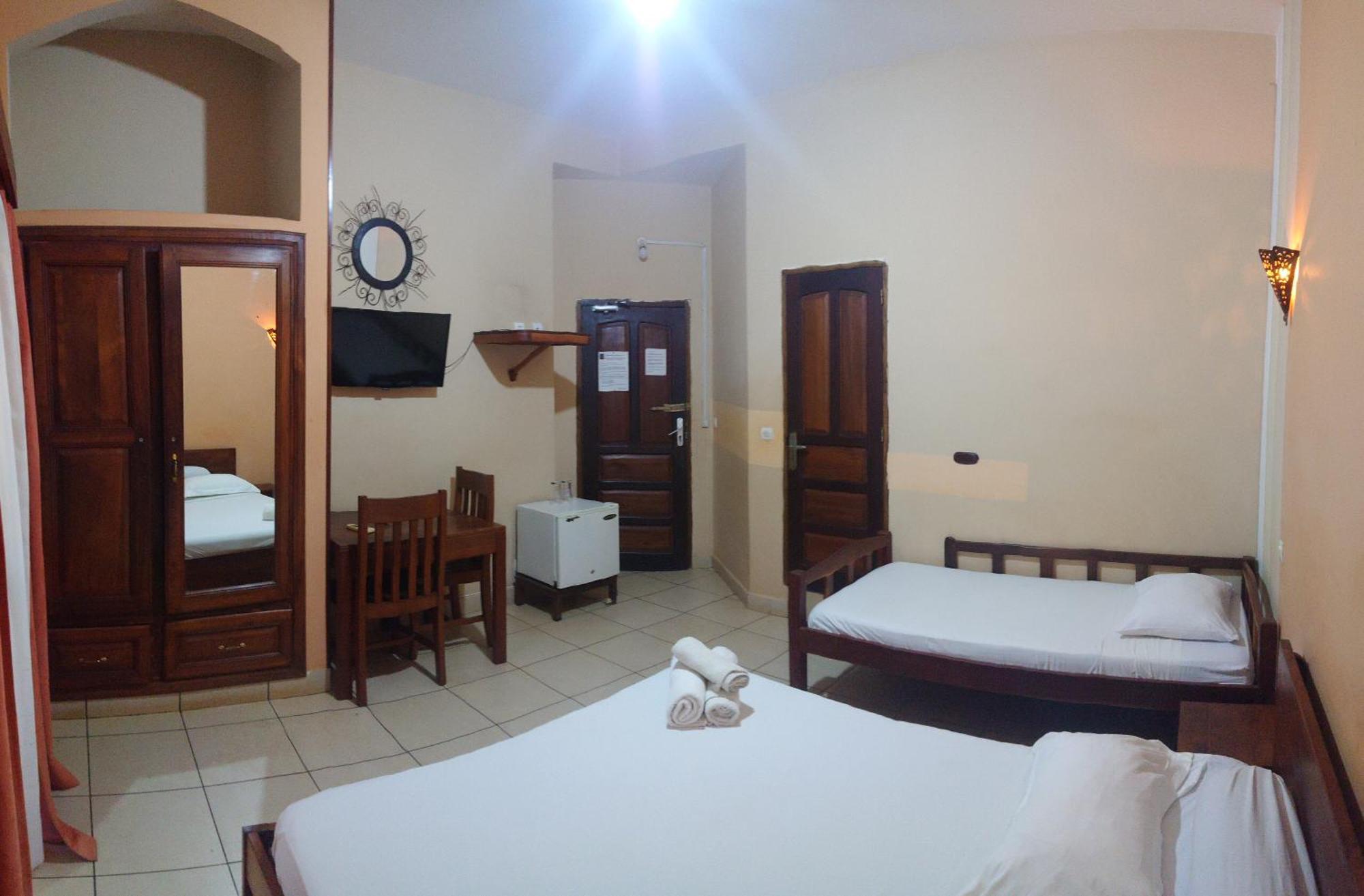 Central Hotel Antsiranana Экстерьер фото