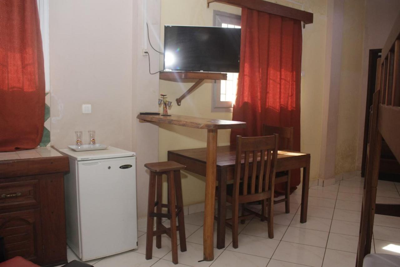 Central Hotel Antsiranana Номер фото